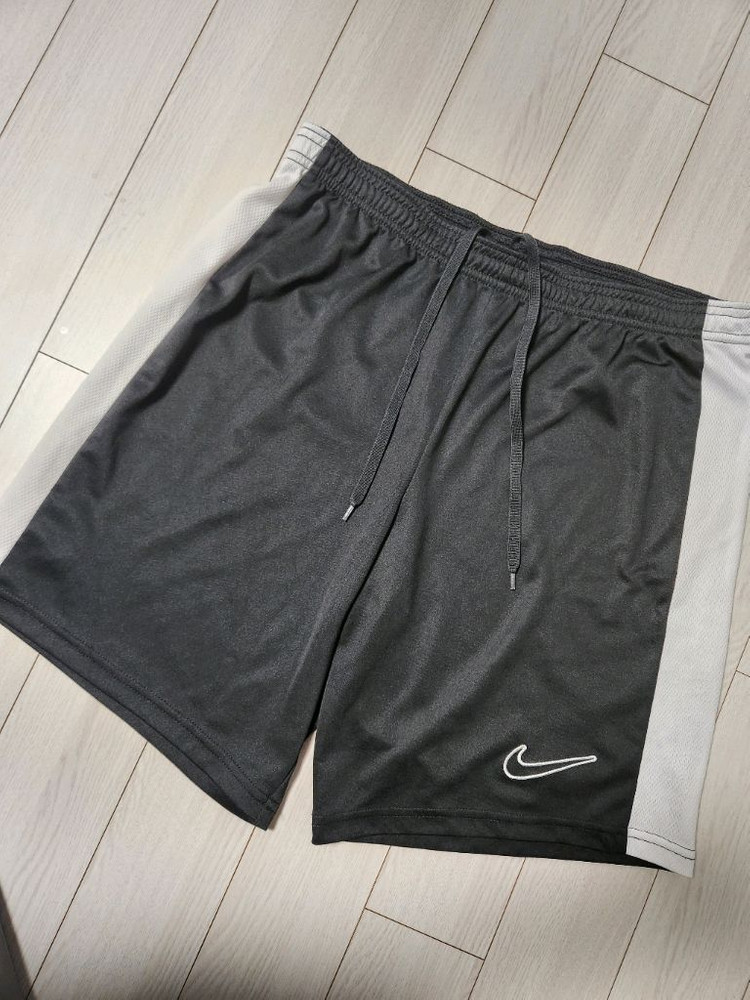 나이키 드라이 핏 반바지 아카데미 남성 축구 쇼츠 DV9743-010 사이즈 L새거는 아니지만 사용감 거의 없어요^ 이미지