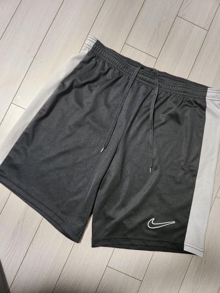 나이키 드라이 핏 반바지 아카데미 남성 축구 쇼츠 DV9743-010 사이즈 L새거는 아니지만 사용감 거의 없어요^ 이미지