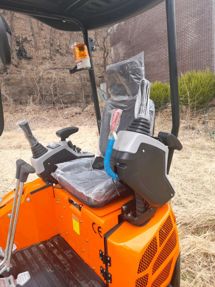 1.7톤 포크레인 미니굴삭기 017 농기계장비 집게장착 무료배송 바가지 풀옵션 이미지