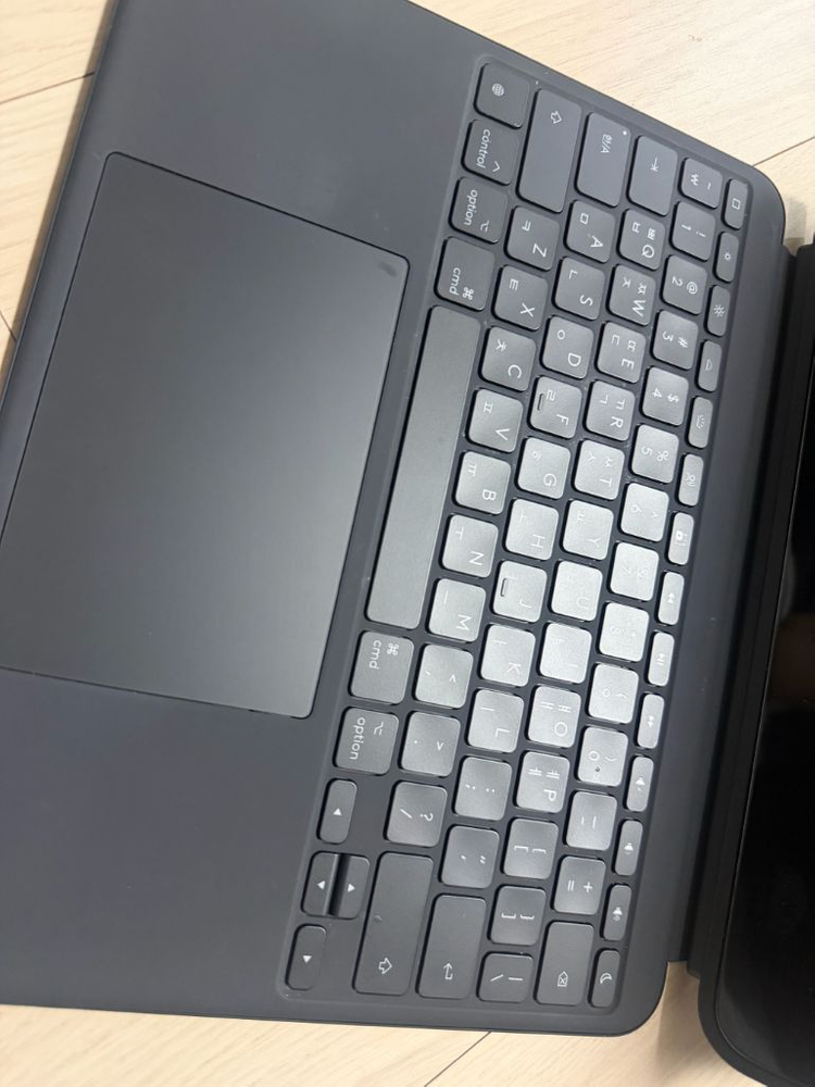 아이패드프로(IPAD PRO) M5 13인치 WIFI/셀룰러 + 애플펜슬프로 + 로지텍 콤보터치 키보드케이스 이미지