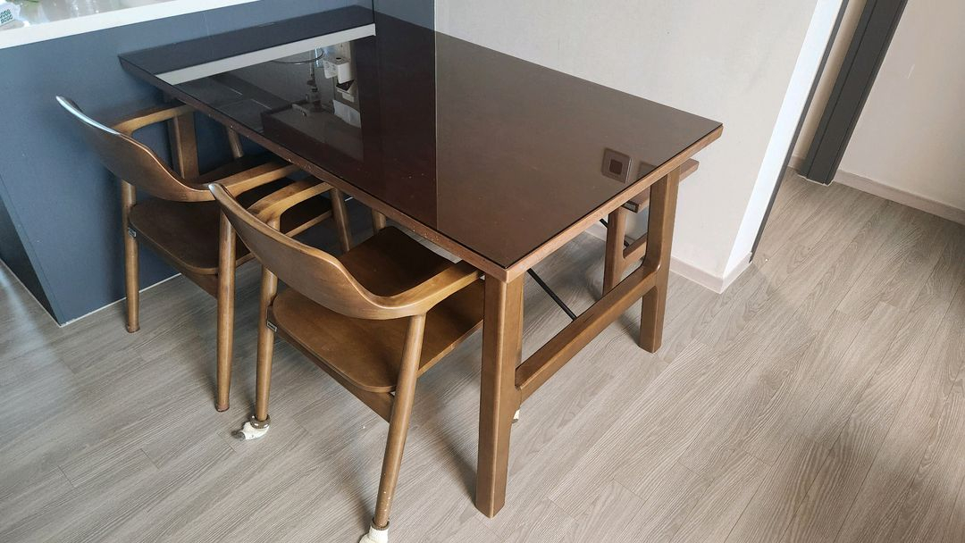 다우닝 4인용 식탁 의자 세트 이미지