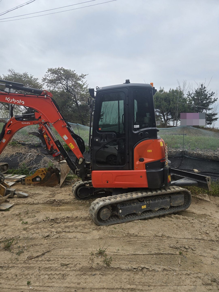 구보다 미니굴삭기 U35캐빈 2024년식 1000시간 가동 회링,집게 장착장비~! 이미지