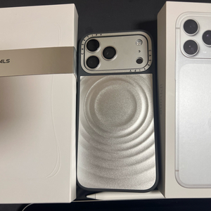 새상품급(베터리사이클2회) 아이폰17프로맥스 512gb 실버 자급제,지디x 알로이 리플 케이스 티파이 케이스 이미지