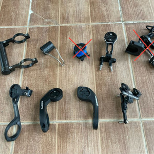 자전거용 여러가지 거치대. 마운트. 각 5천원~9천원 정도에 팝니다. 이미지