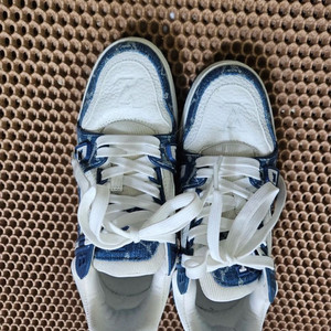 루이비통 트레이너 스니커즈 230 이미지