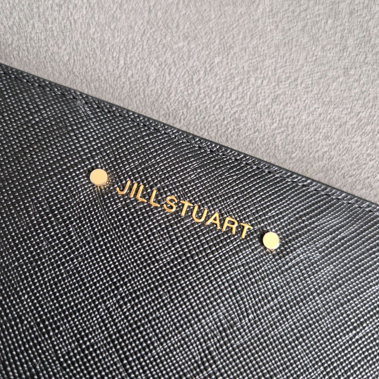 질스튜어트 JILLSTUART 블랙 로고장식 소가죽 슬림 장지갑 이미지