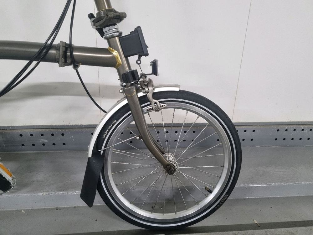 브롬톤 c라인 로우락커 m6r 판매합니다 이미지