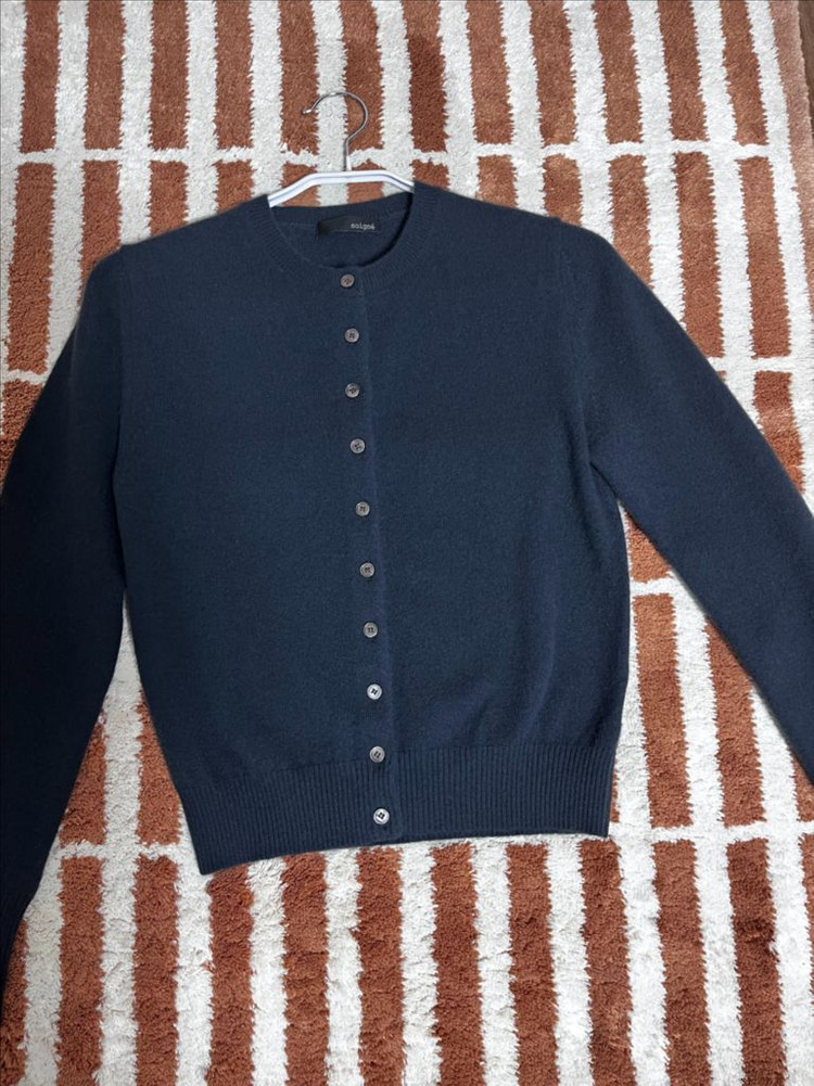 스와니에 캐시미어 니트 가디건 네이비, 쎄모먼 이미지