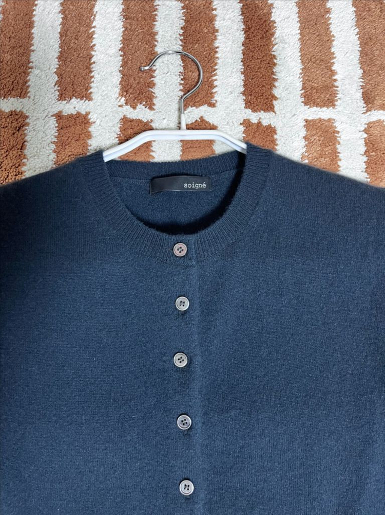 스와니에 캐시미어 니트 가디건 네이비, 쎄모먼 이미지