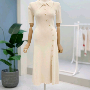 23만원짜리 백화점 브랜드 로로시크 언발란스 골드버튼 슬림핏 A라인 골지니트원피스 이미지