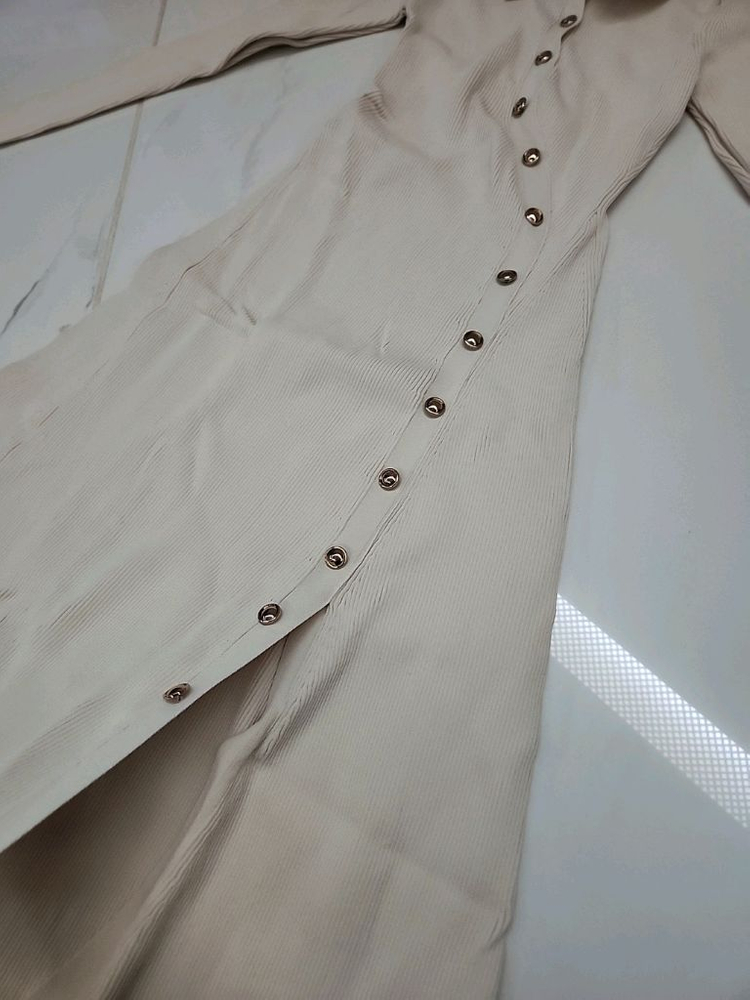 23만원짜리 백화점 브랜드 로로시크 언발란스 골드버튼 슬림핏 A라인 골지니트원피스 이미지