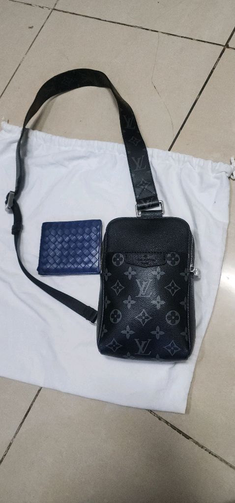 보테가베네타 반지갑/ 루이비통 아웃도어 슬링백 이미지