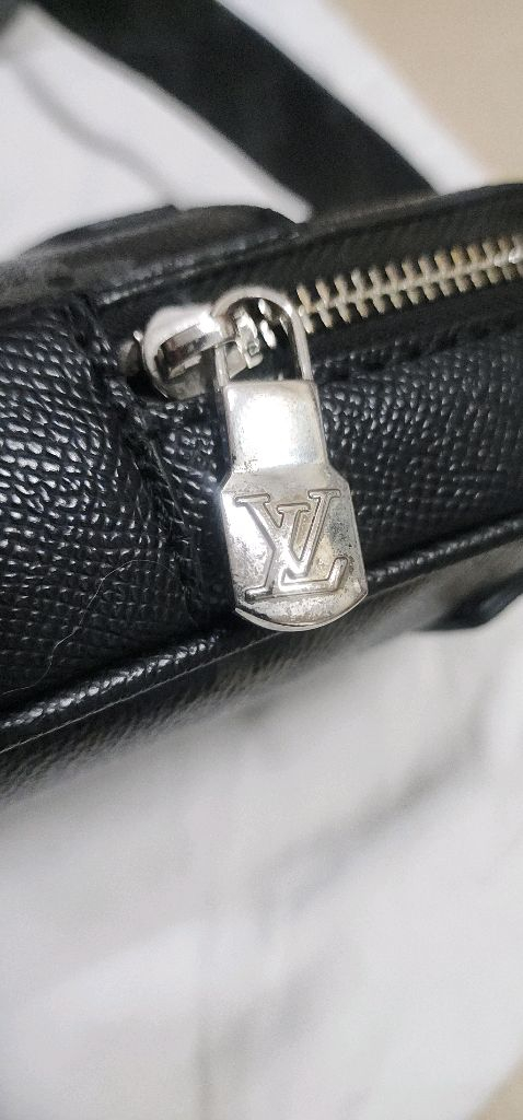 보테가베네타 반지갑/ 루이비통 아웃도어 슬링백 이미지