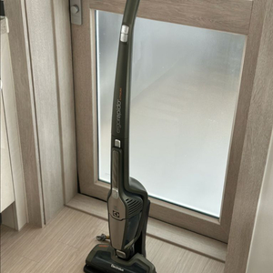 일렉트로룩스 무선청소기 ZB3106AK 이미지