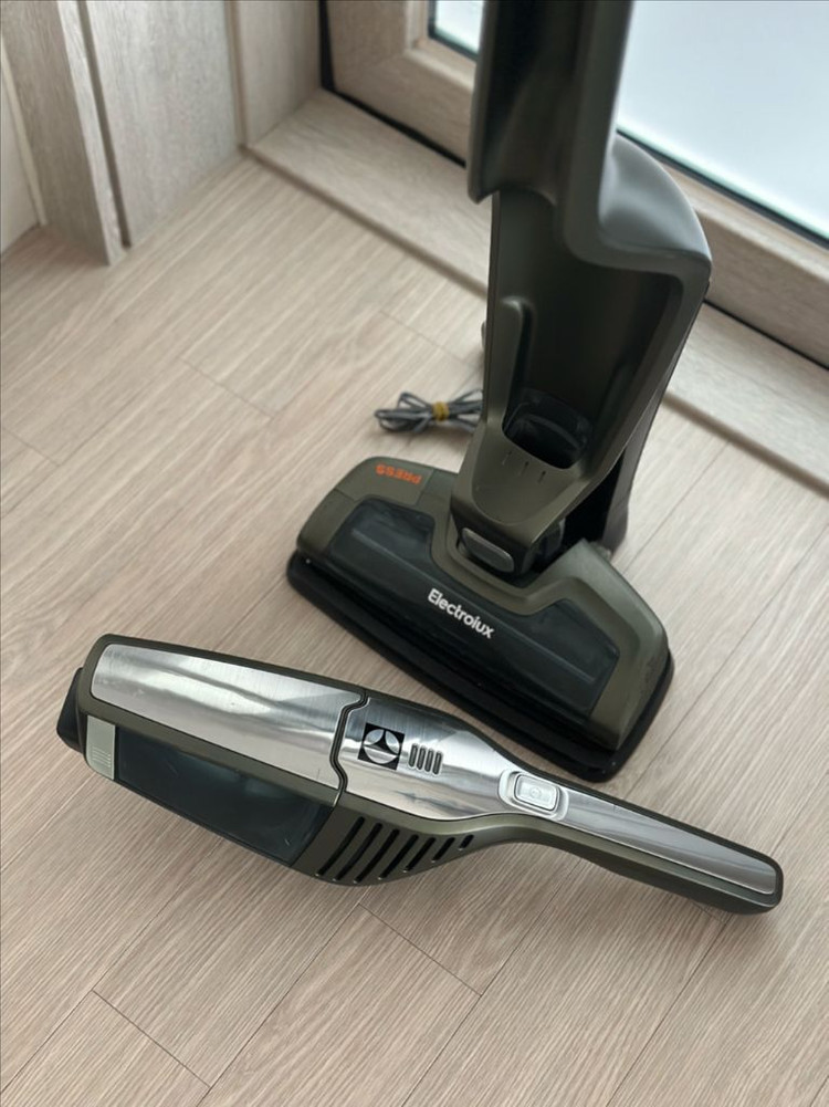 일렉트로룩스 무선청소기 ZB3106AK 이미지