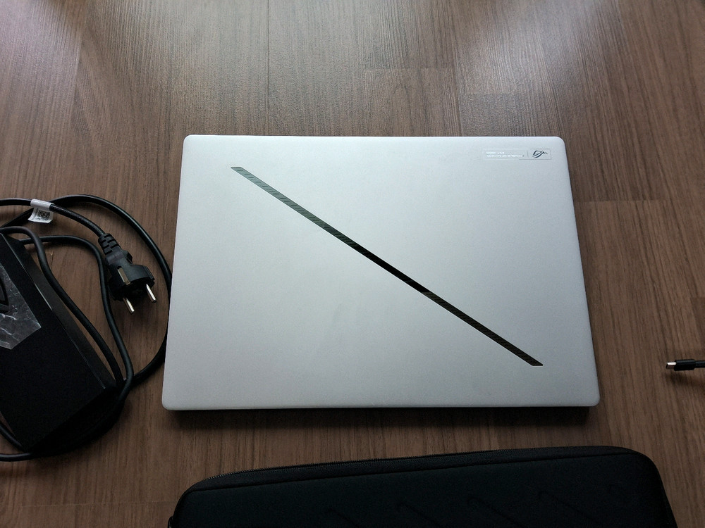 ASUS ROG Zephyrus G16 GU605 모델 게이밍 노트북 이미지