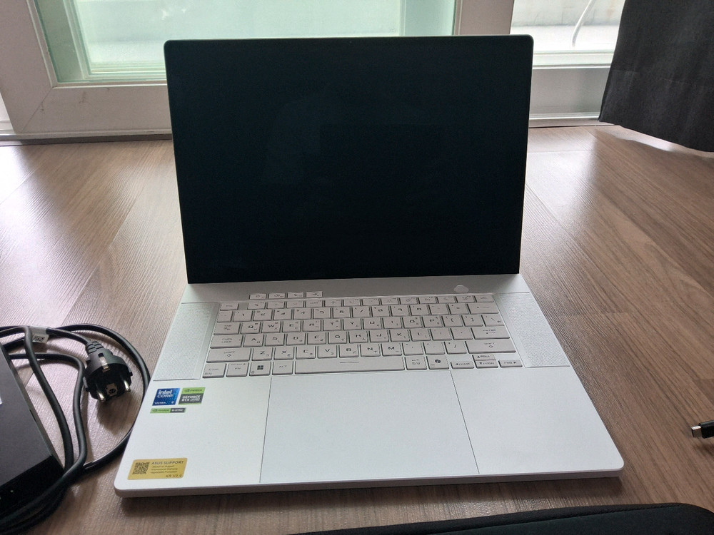 ASUS ROG Zephyrus G16 GU605 모델 게이밍 노트북 이미지