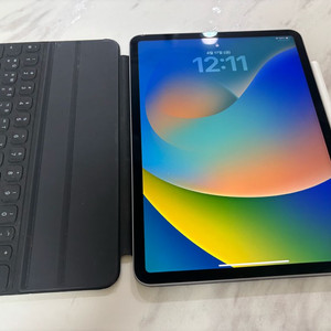 아이패드 프로 11 4세대(M2) + 매직키보드 + 애플펜슬 2세대 이미지