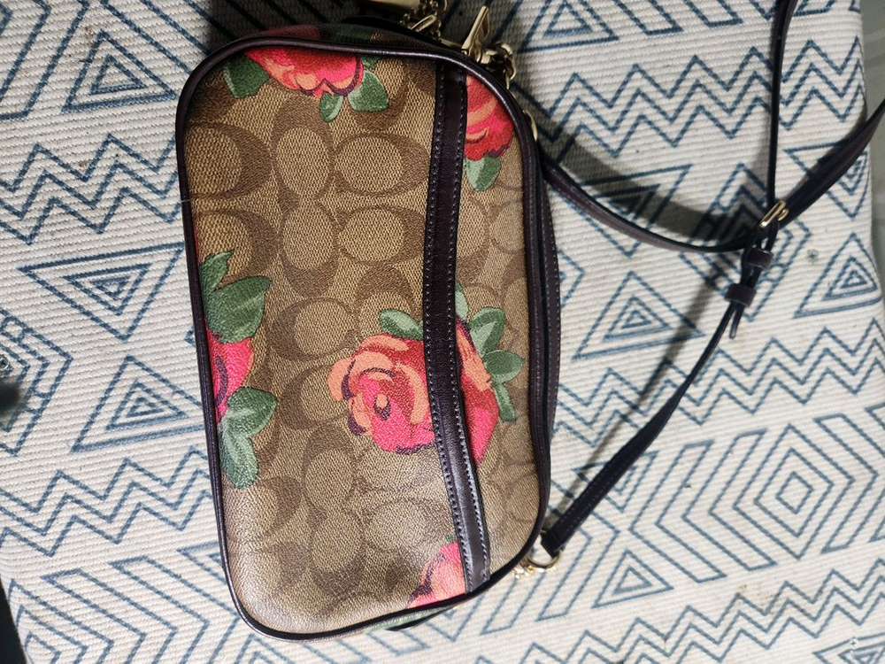 코치 플로럴 패턴 크로스백 이미지