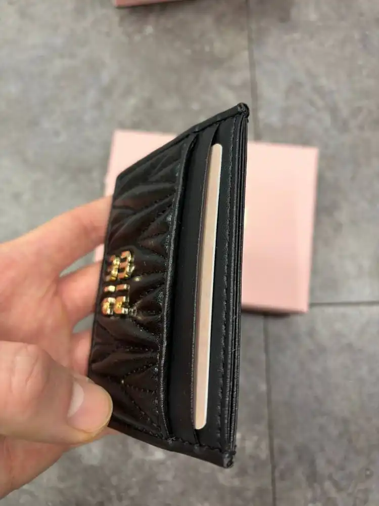 미우미우 카드지갑 이미지
