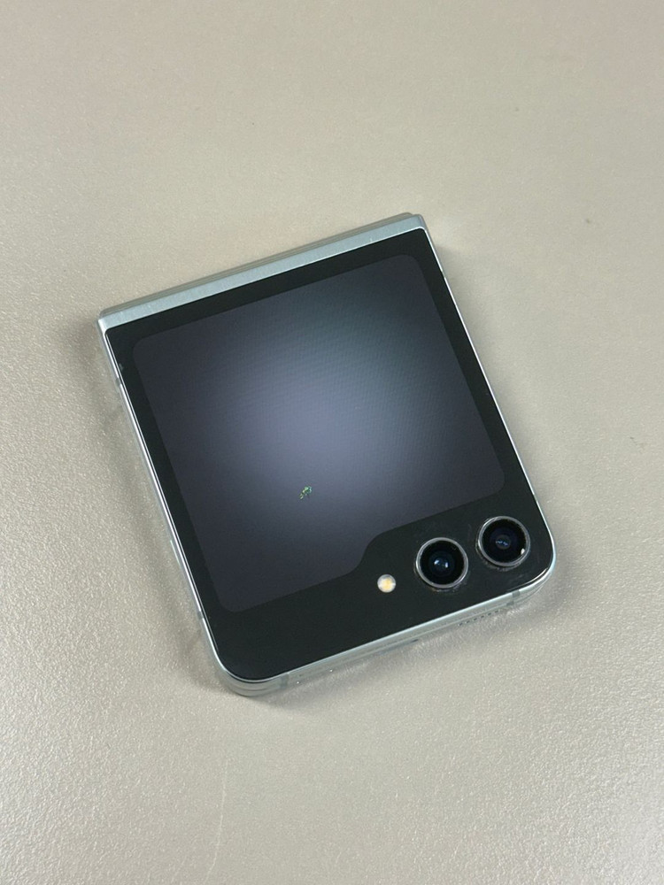 *19만원* 갤럭시Z플립5 민트 512G 파손없이 깨끗한 가성비 단말기 이미지