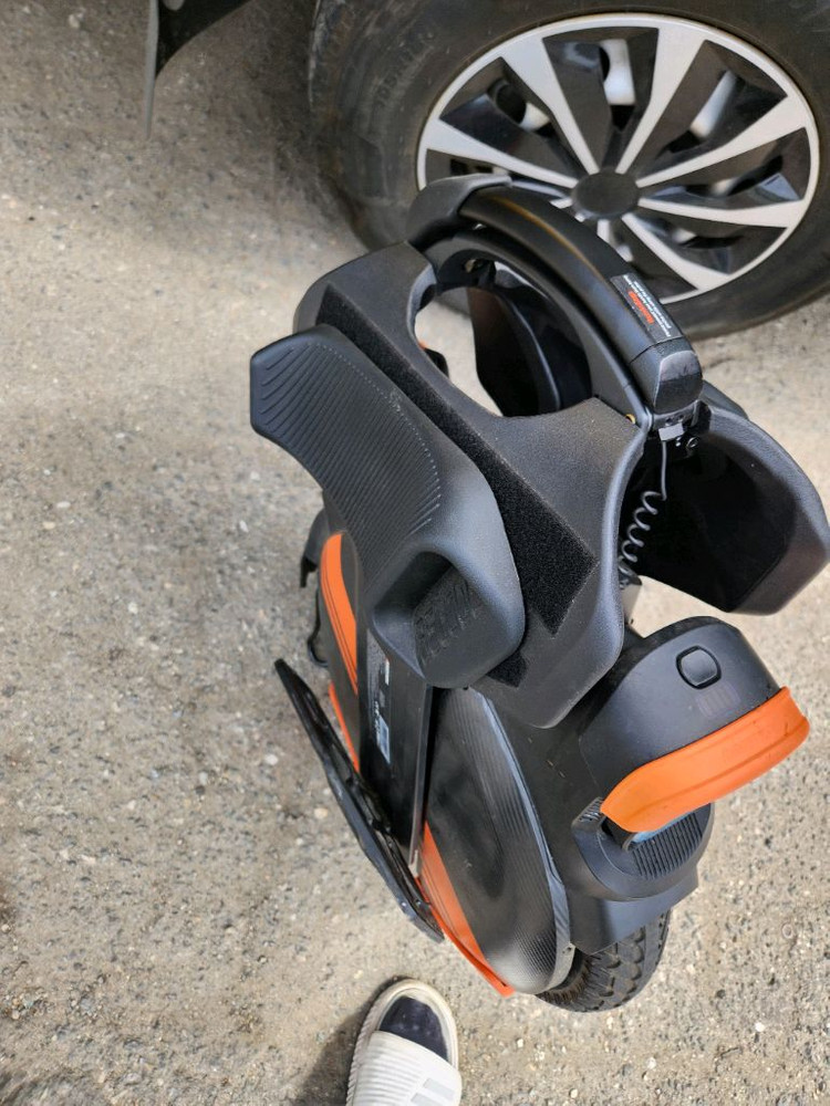 인모션 V11Y 전동휠 (주행거리 232.9km) 이미지