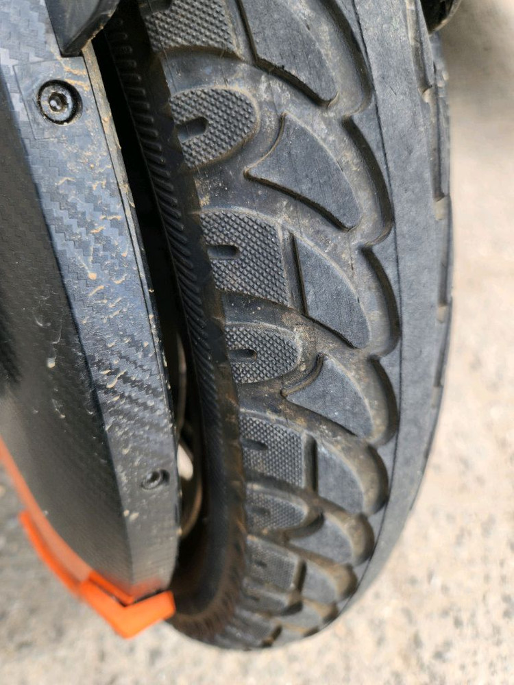 인모션 V11Y 전동휠 (주행거리 232.9km) 이미지