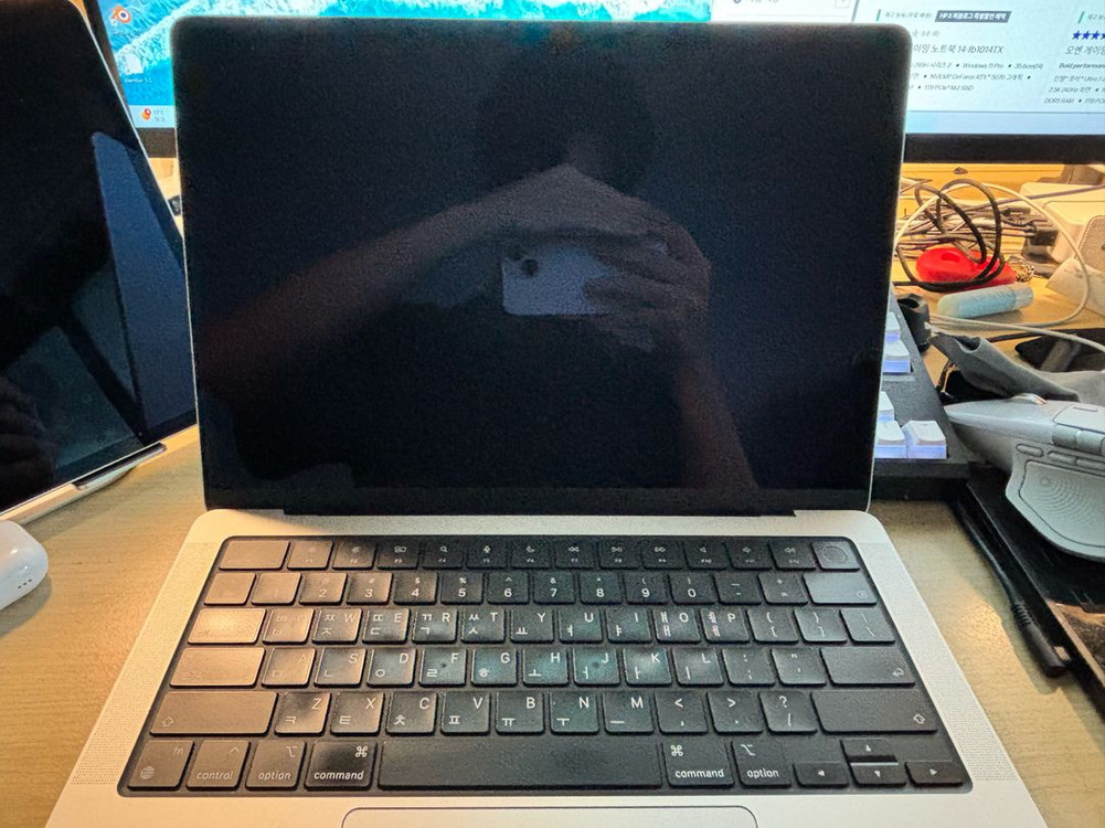 맥북 프로 M3 Pro 14인치 이미지