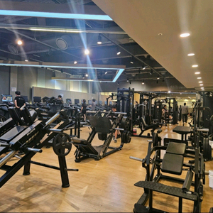 헬스장 수영장 일체형 건강관리센터 이미지