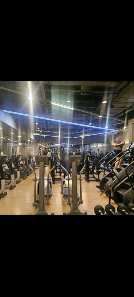 헬스장 수영장 일체형 건강관리센터 이미지