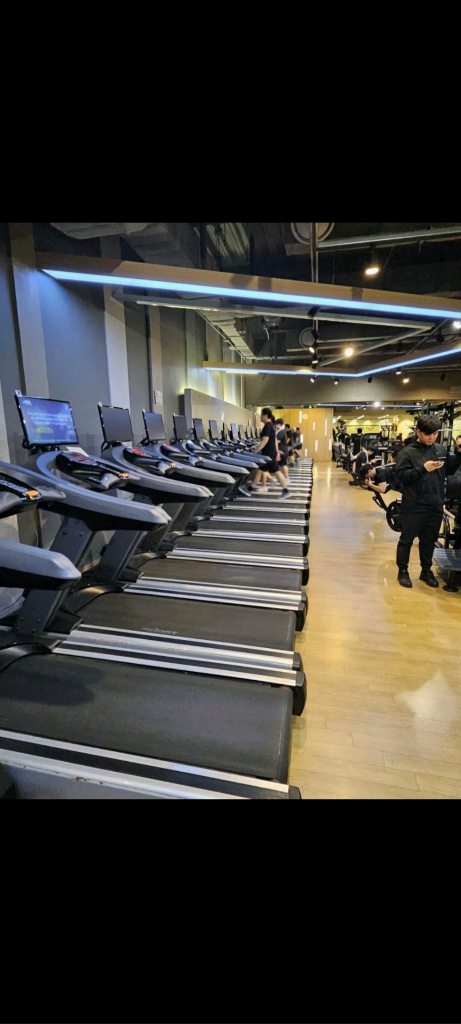 헬스장 수영장 일체형 건강관리센터 이미지