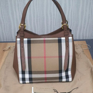 버버리 하우스체크 숄더백 토트백 새상품급 정품(감정O)구찌프라다루이비통디올고야드샤넬셀린느보테가생로랑발렌시아가가방 이미지