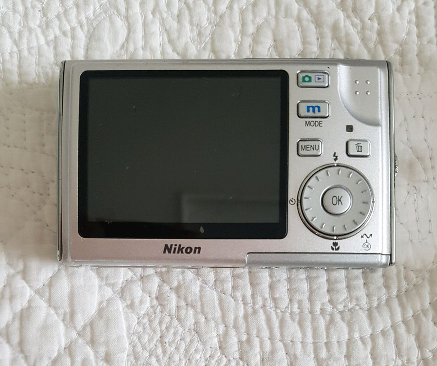 니콘 카메라, 충잘 무선충전거치대, 파리퇴치기 팝니다 이미지