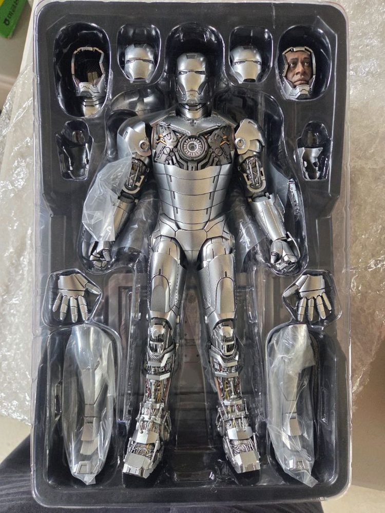 핫토이 아이언맨 마크(1-7)+홀오브아머(미개봉)+마크1(미개봉,서비스)워머신2(서비스) 팝니다 이미지