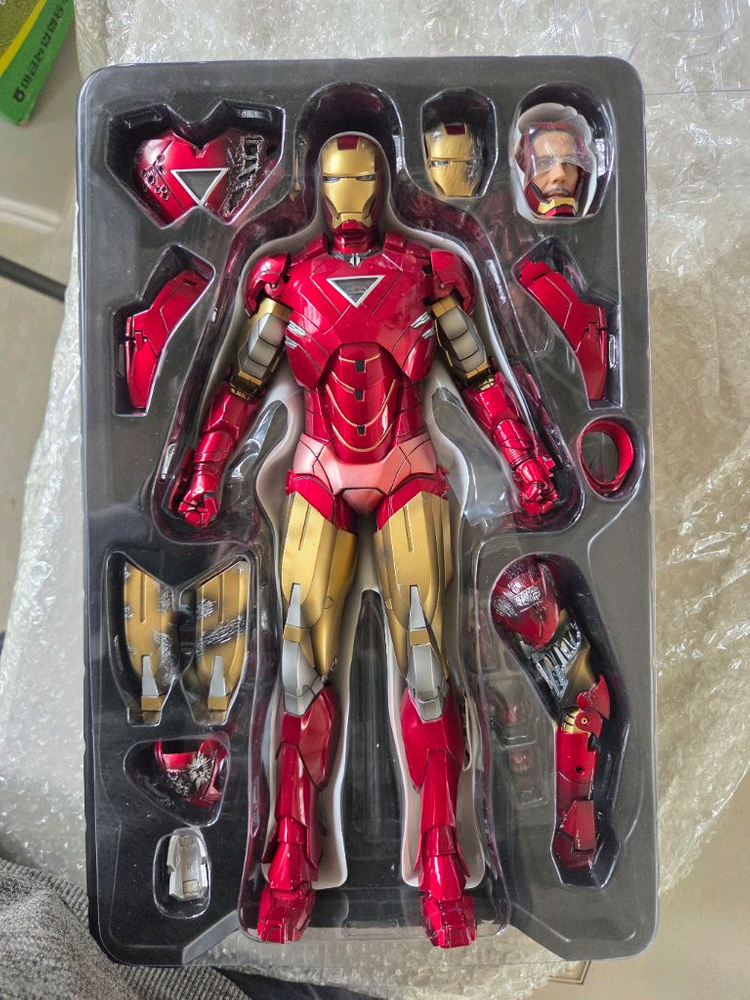 핫토이 아이언맨 마크(1-7)+홀오브아머(미개봉)+마크1(미개봉,서비스)워머신2(서비스) 팝니다 이미지
