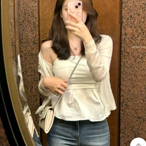 프릴 뷔스티에 블라우스 스모크밴딩 끈나시 이미지