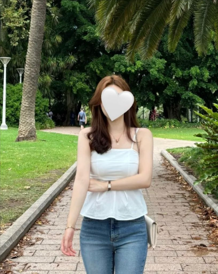 프릴 뷔스티에 블라우스 스모크밴딩 끈나시 이미지