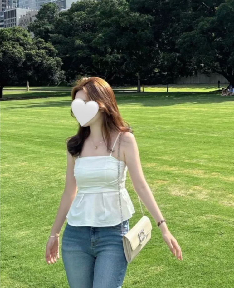 프릴 뷔스티에 블라우스 스모크밴딩 끈나시 이미지