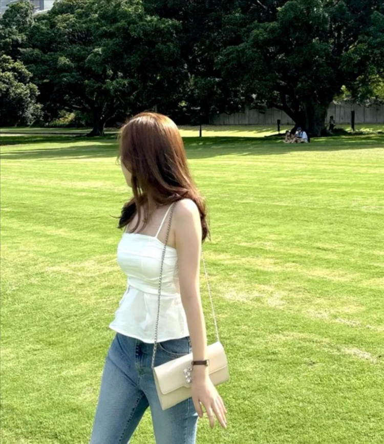 프릴 뷔스티에 블라우스 스모크밴딩 끈나시 이미지