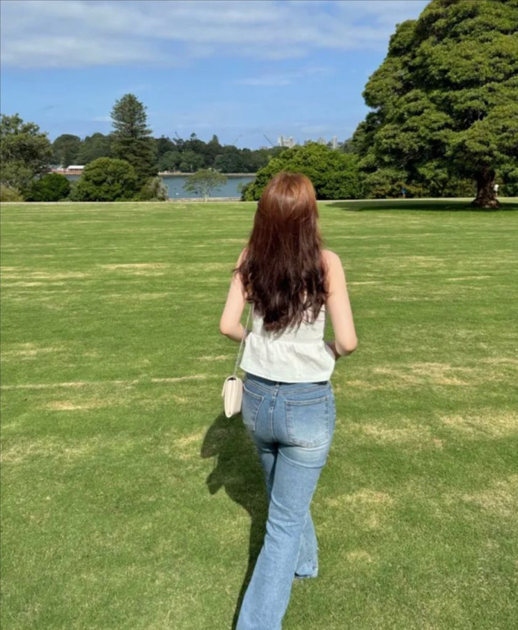 프릴 뷔스티에 블라우스 스모크밴딩 끈나시 이미지