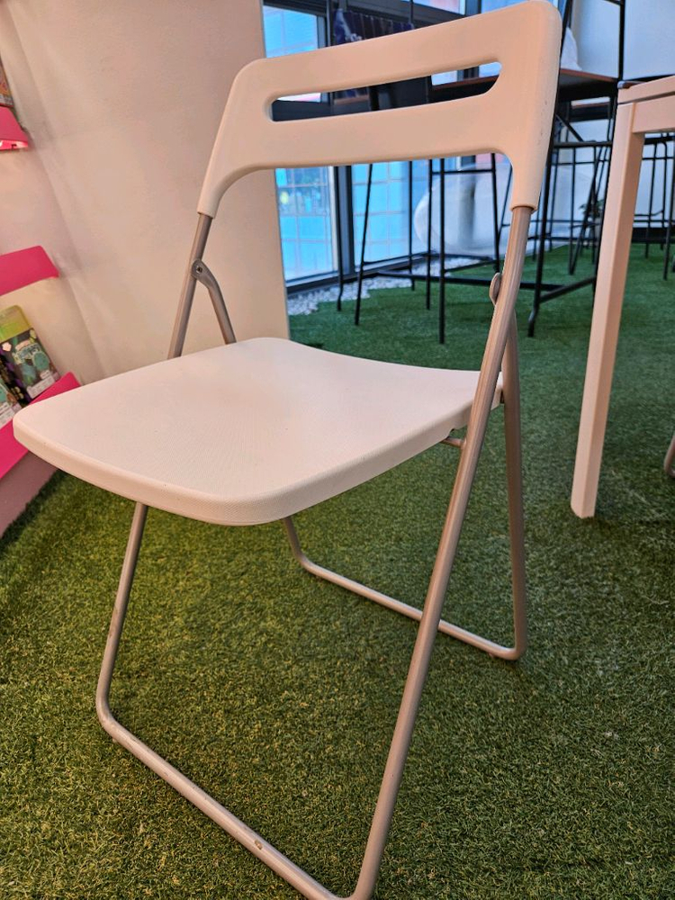 모던한 이케아 화이트 테이블 세트 이미지