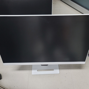 벤큐 GW3290QT 32인치 QHD IPS 모니터 코딩 그래픽용 모니터 피벗 지원 2대 벤큐스크린바헤일로 램프 이미지