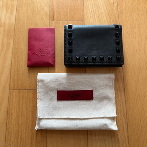 발렌티노 VALENTINO 지갑 중지갑 지퍼돌이 스터드 반지갑 명품지갑 정품새상품급 초고화질 사진참고사진구성여분 스 이미지