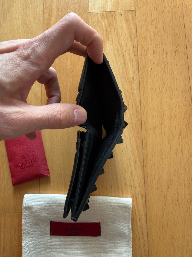 발렌티노 VALENTINO 지갑 중지갑 지퍼돌이 스터드 반지갑 명품지갑 정품새상품급 초고화질 사진참고사진구성여분 스 이미지