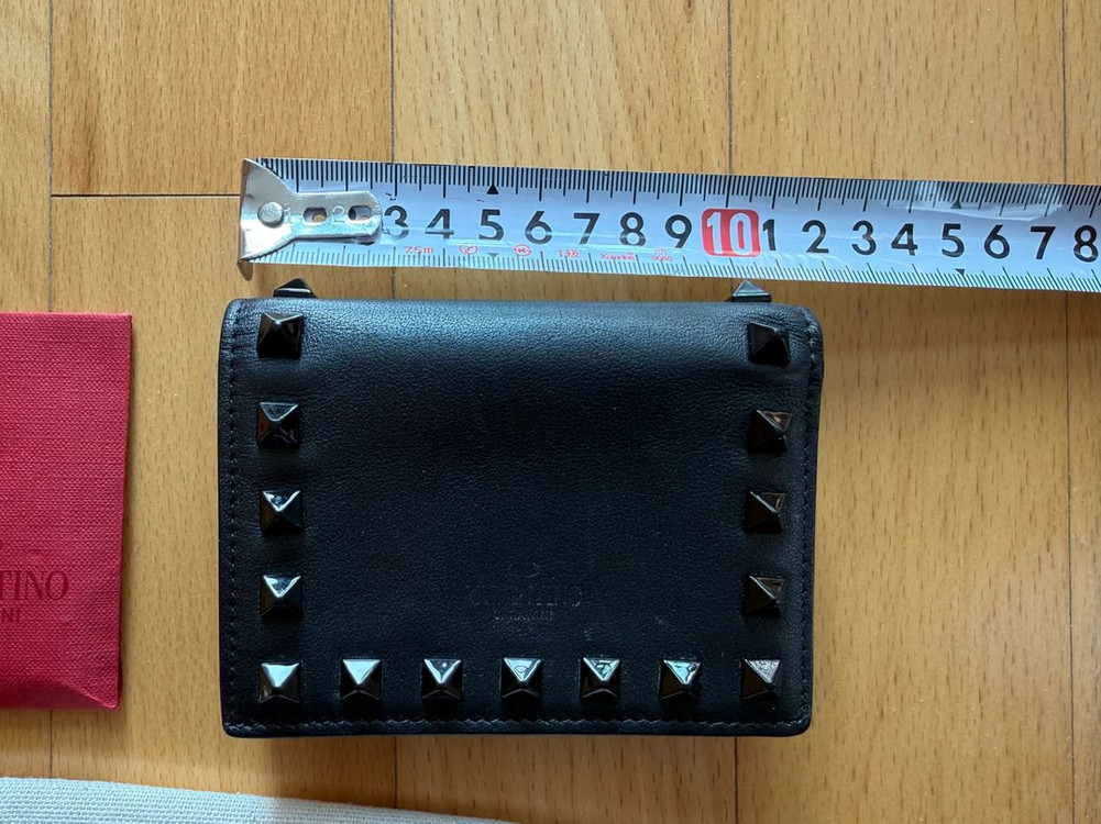 발렌티노 VALENTINO 지갑 중지갑 지퍼돌이 스터드 반지갑 명품지갑 정품새상품급 초고화질 사진참고사진구성여분 스 이미지
