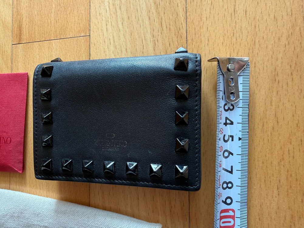 발렌티노 VALENTINO 지갑 중지갑 지퍼돌이 스터드 반지갑 명품지갑 정품새상품급 초고화질 사진참고사진구성여분 스 이미지