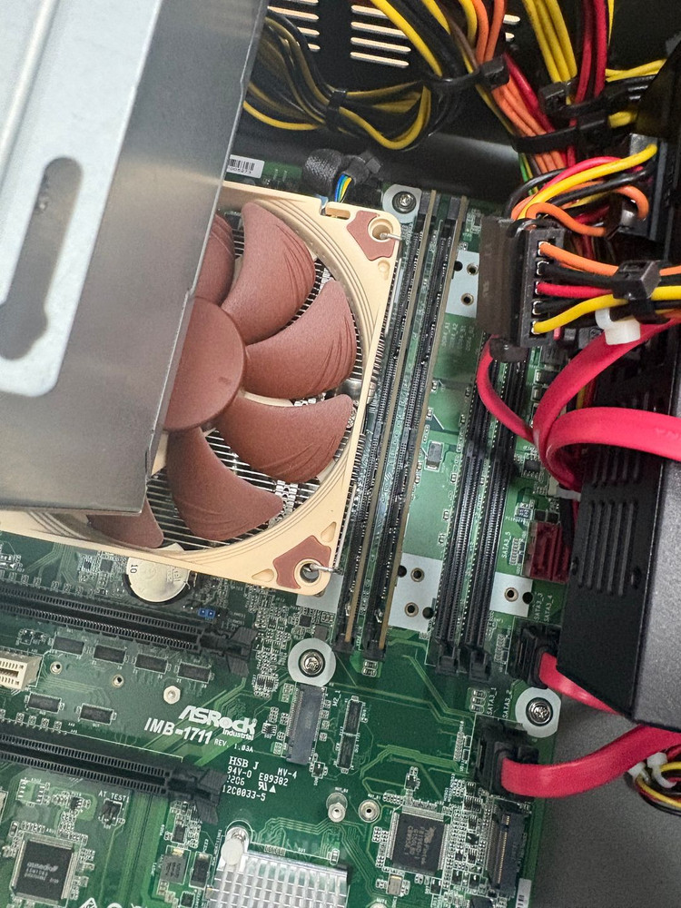 [S급 상태] i7-10700 / 32GB / 산업용 랙마운트 PC/실사용2년 이미지