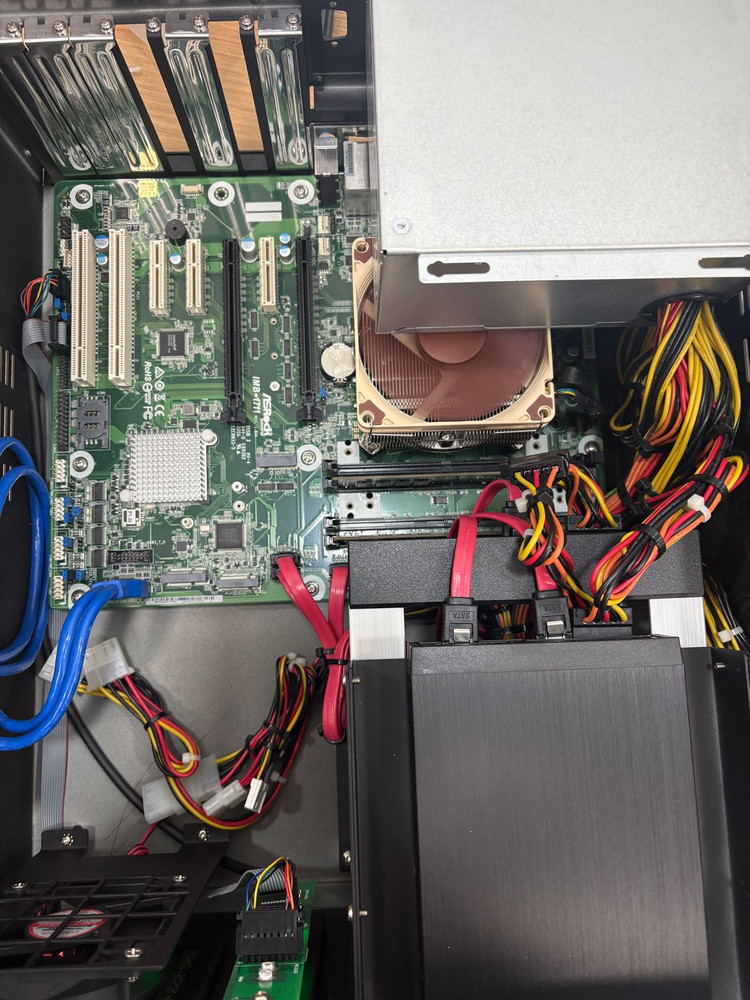 [S급 상태] i7-10700 / 32GB / 산업용 랙마운트 PC/실사용2년 이미지