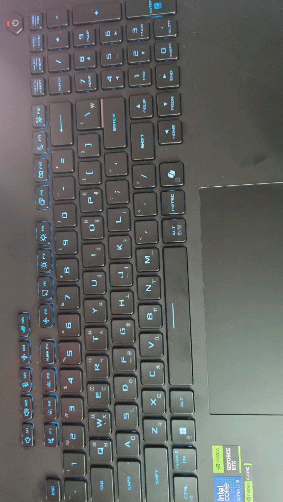 asus scar 18 5090 rog strix 노트북 이미지