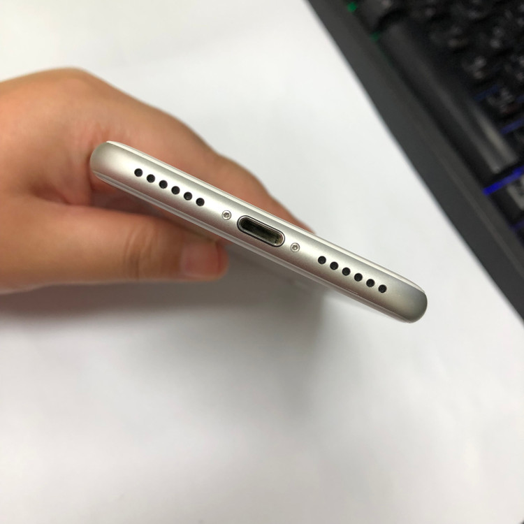 아이폰8 256GB 실버 중고폰 배터리100% 레트로감성 인스타 카메라폰 사진폰 212281 이미지